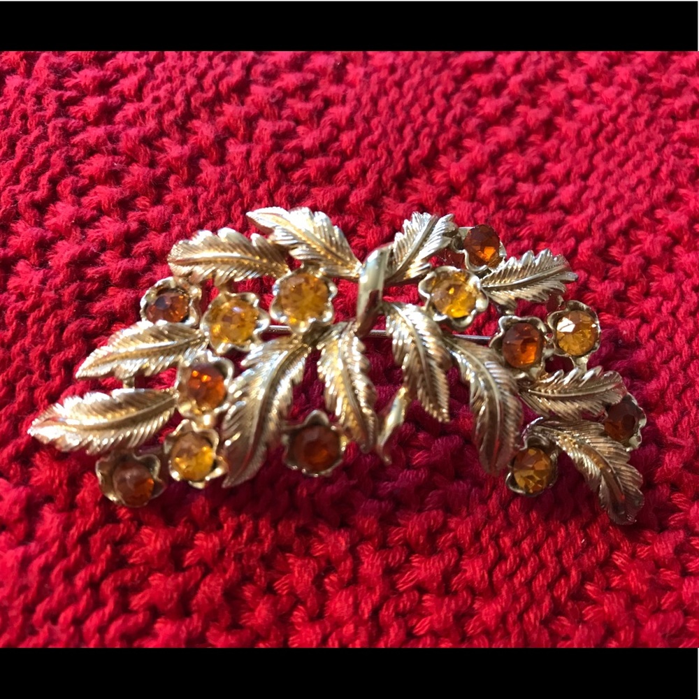 🔆 Coro golden women’s brooch